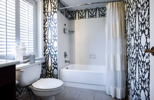 Historic District Hotel | Romantic Oceanfront Retreat Steps from the Waterfront