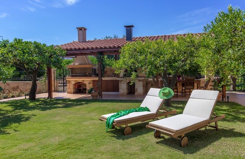 Katsifariana Villa | Designer Villa Anerocurù: Gardens, BBQ & Oceanfront Bliss