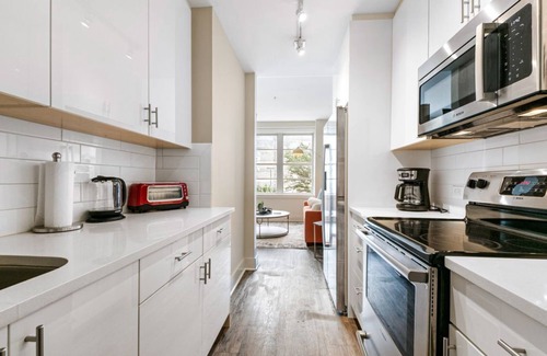 Central Business District Hotel | Stylish Studio Steps from French Quarter with Great Amenities