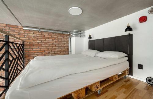 Fabryczna Apartment | Elegant Studio with Air Conditioning Near the Airport in Wroclaw by Noclegi Renters
