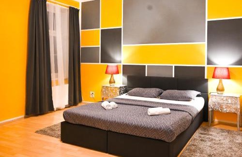 Josefstadt Apartment | Elegant Suite Altes AKH: 4-Star Family-Friendly Getaway