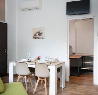 Affori Apartment | Charming Sweet Home Suite - 15 Minutes to Duomo, Milan