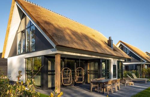 De Cocksdorp Villa | Elegant Villa with Sauna, Steps from the Beach
