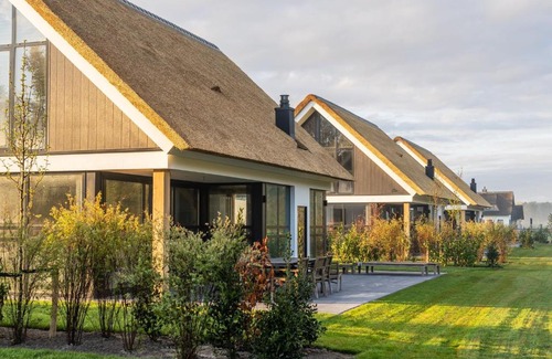 De Cocksdorp Villa | Elegant Villa with Sauna, Steps from the Beach