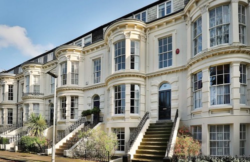 Scarborough House | Stylish Townhouse for 12, Steps from Beach with Spa