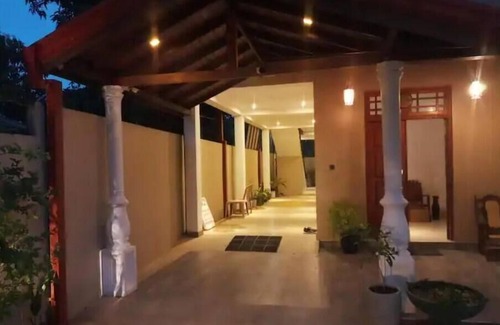 Kamburugamuwa House | Affordable Family-Friendly Escape at Twin Oasis Hotel
