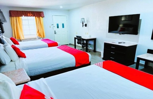 Oakville Hotel | Elegant Unit Near Agave Jalisco – Parking, Pool & Pet Friendly Accommodations
