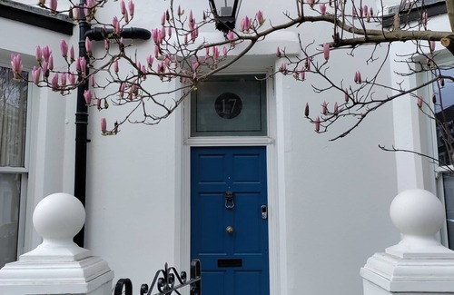 Coldharbour House | Stylish South London House with Spa and Excellent Transport