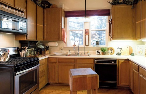 Lower Arapahoe House | Elegant Victorian Retreat in Boulder Near Downtown