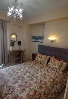 Longakion Apartment | Scenic Retreat - Trikala - 4-Star Family-Friendly Apartment