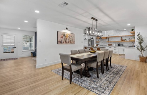 Plano House | Elegant Villa Heated Pool Firepit 3.5 Baths