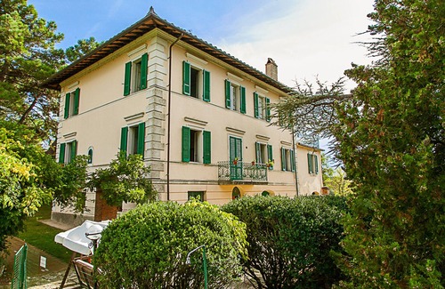 Castiglione del Lago Apartment | Experience the Tranquility of Villa Papavero on Lake Trasimeno