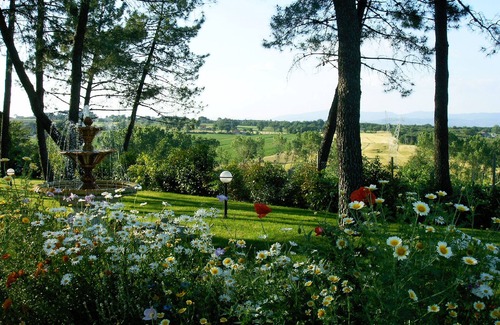 Castiglione del Lago Apartment | Experience the Tranquility of Villa Papavero on Lake Trasimeno