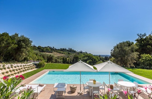 Monteprandone Villa | Inviting Villa with Pool Near San Benedetto del Tronto