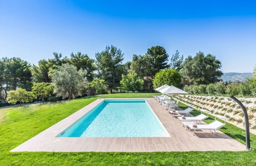 Monteprandone Villa | Inviting Villa with Pool Near San Benedetto del Tronto