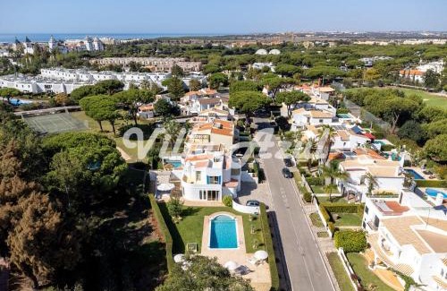 Quarteira Villa | Idyllic Villa with Private Pool and Garden in Quarteira