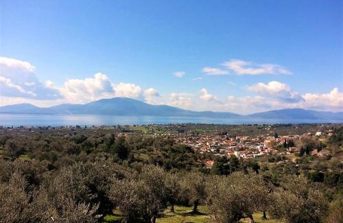 Dirfys-Messapia Villa | Seaside Villa with Enclosed Garden and Free WiFi in Politika