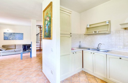 Sorano House | Explore Villa Stella: Pet-Friendly Retreat with Pool & Breakfast