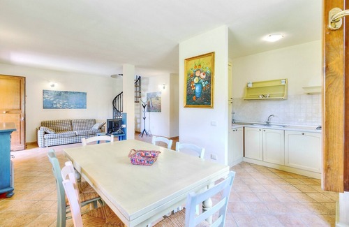 Sorano House | Explore Villa Stella: Pet-Friendly Retreat with Pool & Breakfast
