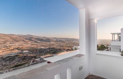 Naxos Town Villa | Villas with Panoramic Views and Family-Friendly Amenities