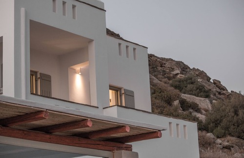 Naxos Town Villa | Villas with Panoramic Views and Family-Friendly Amenities