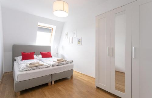 Funfhaus Apartment | Convenient Apt 35: Near Schoenbrunn & City Center