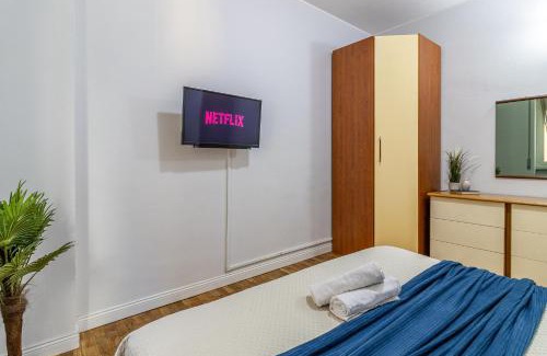 San Donato Milanese Apartment | Pet-Friendly Suite Duomo: 30 Minutes from Policlinico