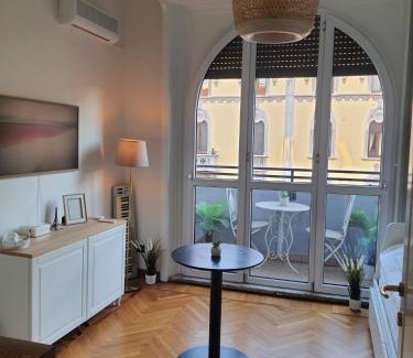 Loreto Apartment | Elegant Monolocale - Pecchio 1930 with Top Review Score