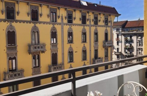 Loreto Apartment | Elegant Monolocale - Pecchio 1930 with Top Review Score