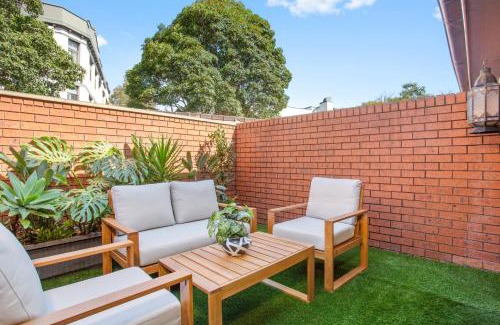 Chippendale Apartment | Modern 2-Bed Retreat in Vibrant Chippendale