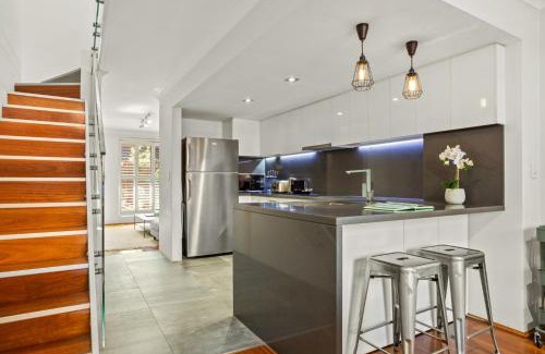 Chippendale Apartment | Modern 2-Bed Retreat in Vibrant Chippendale