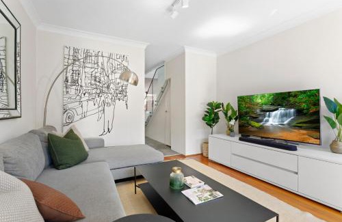Chippendale Apartment | Modern 2-Bed Retreat in Vibrant Chippendale