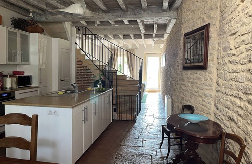 Meursault House | Renovated Residence with Garden and Pool in Wine Village