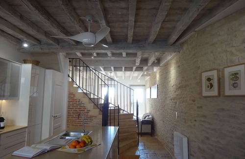 Meursault House | Renovated Residence with Garden and Pool in Wine Village