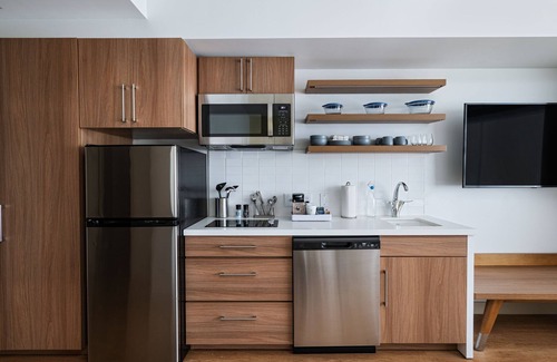 Las Colinas Hotel | Premier Element Dallas Las Colinas with Pool & Breakfast