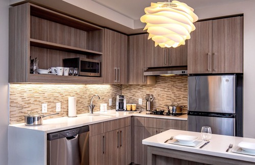 Coliseum Central Hotel | Eco-Friendly Haven at Element Hampton Peninsula Town Center