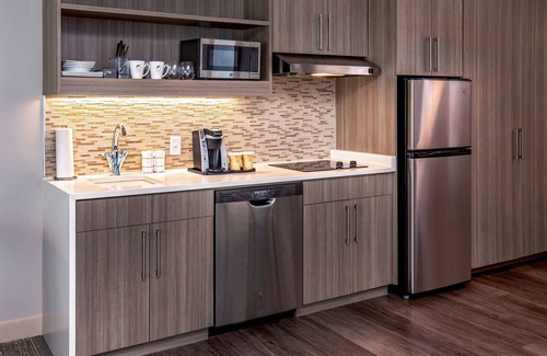 Coliseum Central Hotel | Eco-Friendly Haven at Element Hampton Peninsula Town Center