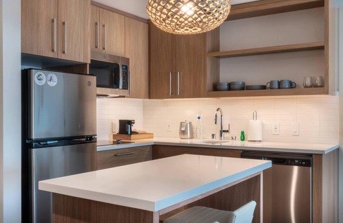 Irvine Business Complex Hotel | Eco-Friendly Element Irvine with Ocean View & Spa Amenities
