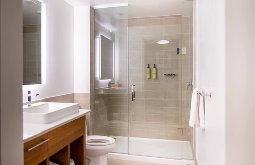 Irvine Business Complex Hotel | Eco-Friendly Element Irvine with Ocean View & Spa Amenities