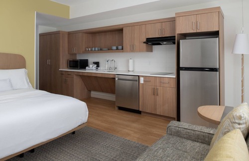 Milpitas Hotel | Exceptional Element San Jose Milpitas with Pool & Breakfast