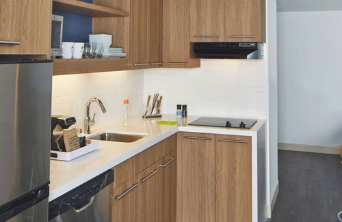 Overlake Hotel | Eco-Friendly Element Seattle Redmond with Pool and Spa