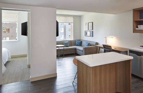 Overlake Hotel | Eco-Friendly Element Seattle Redmond with Pool and Spa