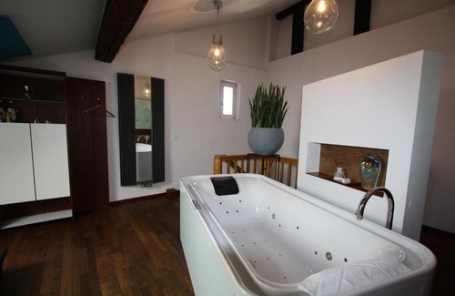 City Centre Regensburg Hotel | Elements Hotel: Family-Friendly Stay with Top Amenities