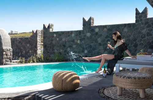 Akrotiri Hotel | Relax at Elements of Caldera Suites with Oceanfront Amenities