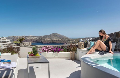 Akrotiri Hotel | Relax at Elements of Caldera Suites with Oceanfront Amenities
