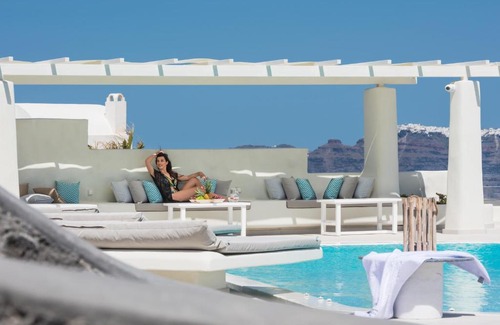 Akrotiri Hotel | Relax at Elements of Caldera Suites with Oceanfront Amenities