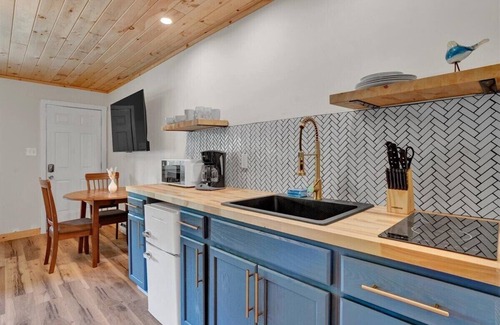 Canadensis Hotel | Modern Elements Pocono: Pet-Friendly Retreat with Firepits