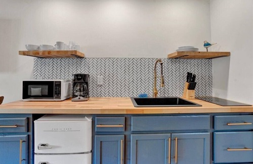 Canadensis Hotel | Modern Elements Pocono: Pet-Friendly Retreat with Firepits