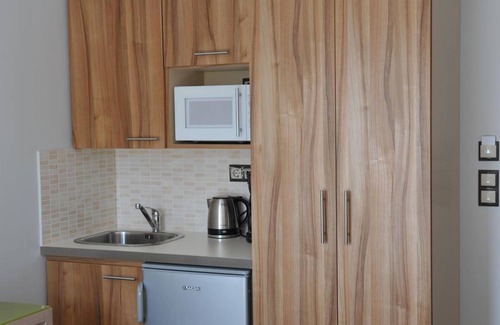 Khalandrion House | Discover Elements Rooms and Apartments: 4-Star Family Retreat