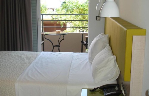 Khalandrion House | Discover Elements Rooms and Apartments: 4-Star Family Retreat